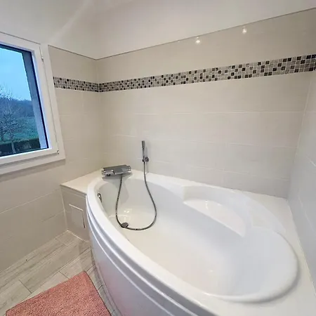 Belle Longere Normande Avec Piscine Chauffee Pullay