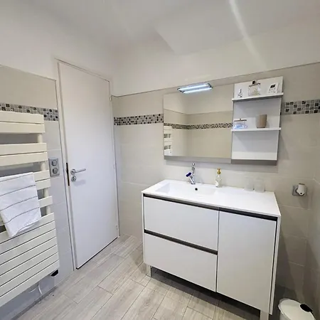 Belle Longere Normande Avec Piscine Chauffee Pullay